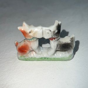 Vintage Kissing Dogs Statue
